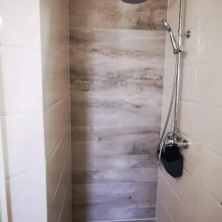 Marco,lukas,patrick,david,blizu Centra I Mora Sa Free Privatnim Parkingom Пула