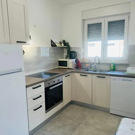 Marco,lukas,patrick,david,blizu Centra I Mora Sa Free Privatnim Parkingom * Pula