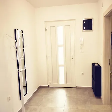 Marco,lukas,patrick,david,blizu Centra I Mora Sa Free Privatnim Parkingom Apartamento Pula