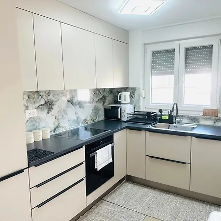 Marco Lukas Patrick: Quiet With Parking Near Center Apartment Pula