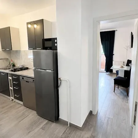 Apartment Marco Lukas Patrick: Quiet With Parking Near Center *