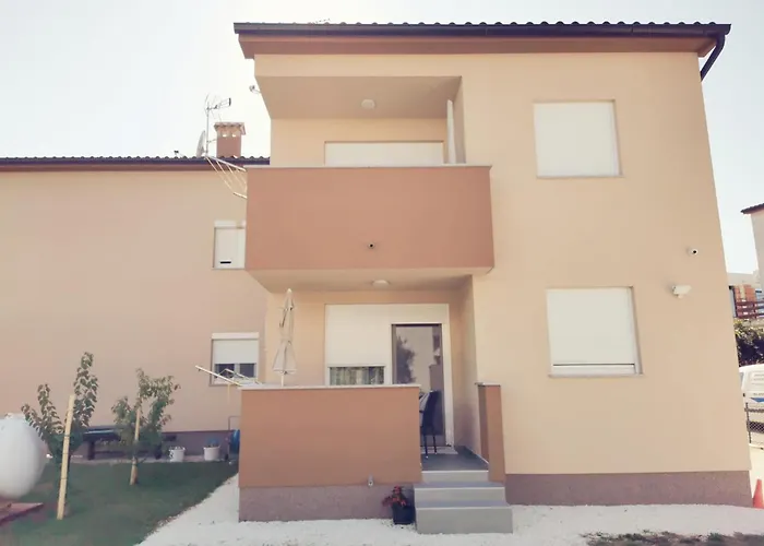 Marco Lukas Patrick: Quiet With Parking Near Center * Pula