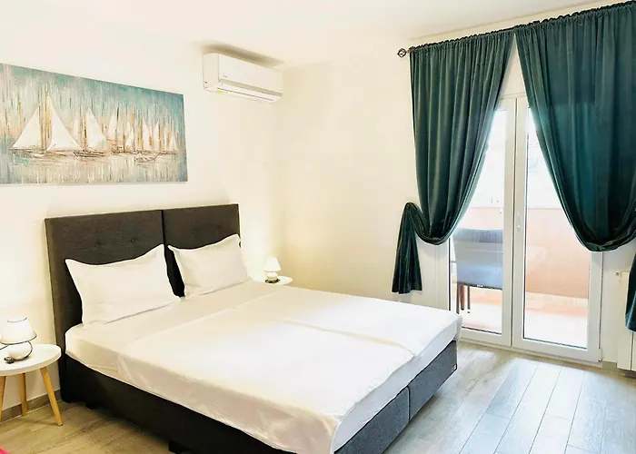 Marco Lukas Patrick: Quiet With Parking Near Center * Pula