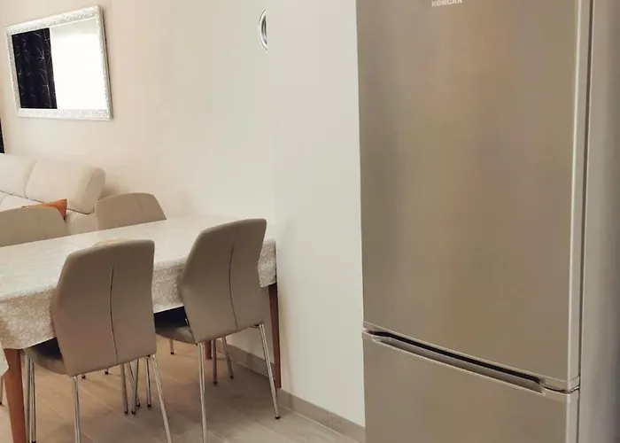 Apartment Marco Lukas Patrick: Quiet With Parking Near Center