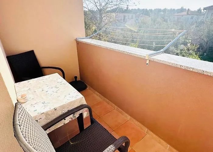 Apartment Marco Lukas Patrick: Quiet With Parking Near Center *