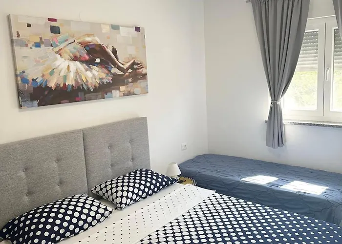 Apartment Marco Lukas Patrick: Quiet With Parking Near Center