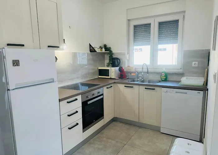 Marco Lukas Patrick: Quiet With Parking Near Center * Pula